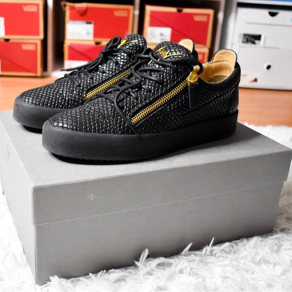 Black & Gold Giuseppe Zanotti size 44/11 - Picture 2 of 4